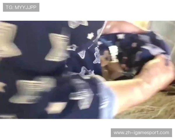 德甲俱乐部开放日，小球迷与球星互动场面温馨